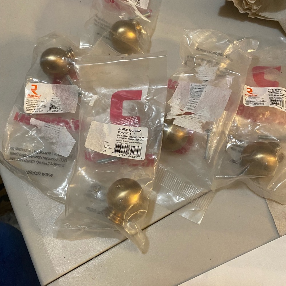 Lot of 5 Richelieu cabinet knobs New